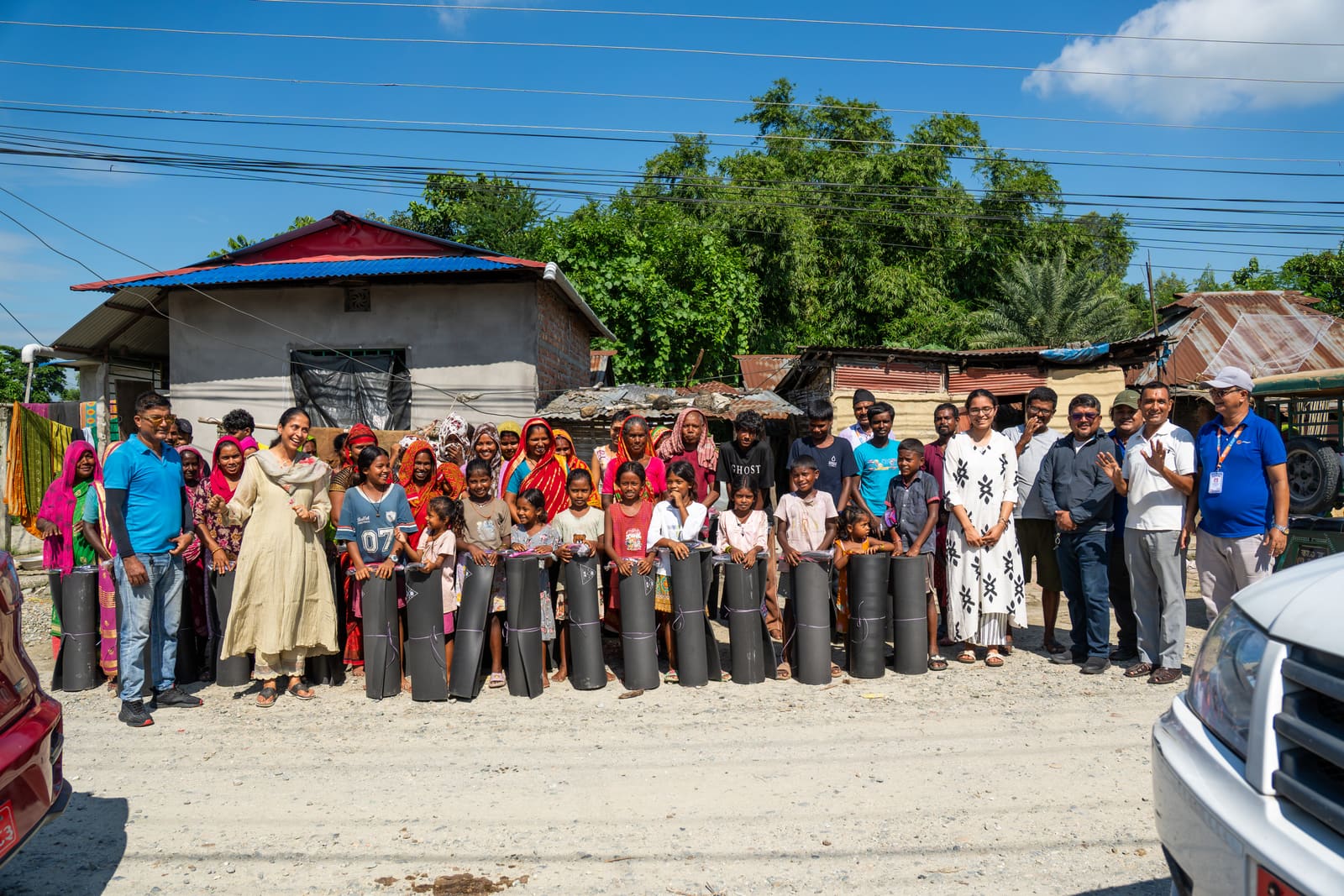 Group photo with Saathi mat recipients